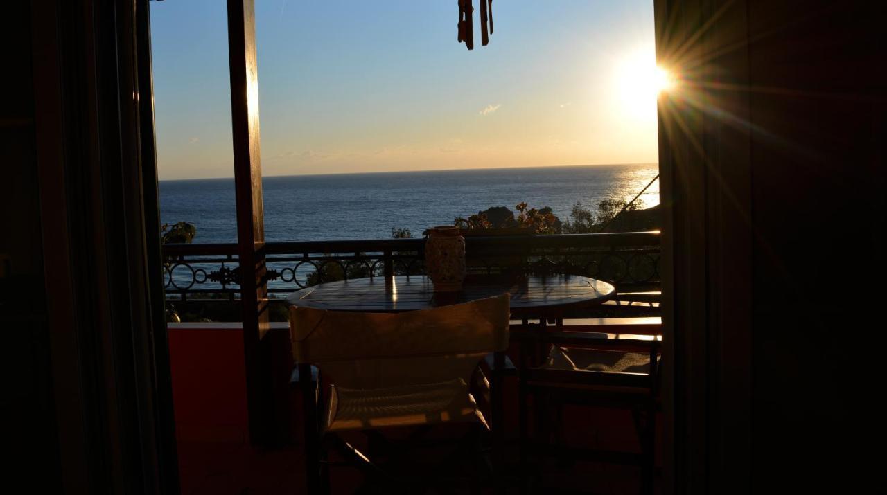 Papadatos Apts With Amazing View - 5Mins From The Beach Kontogialos Buitenkant foto