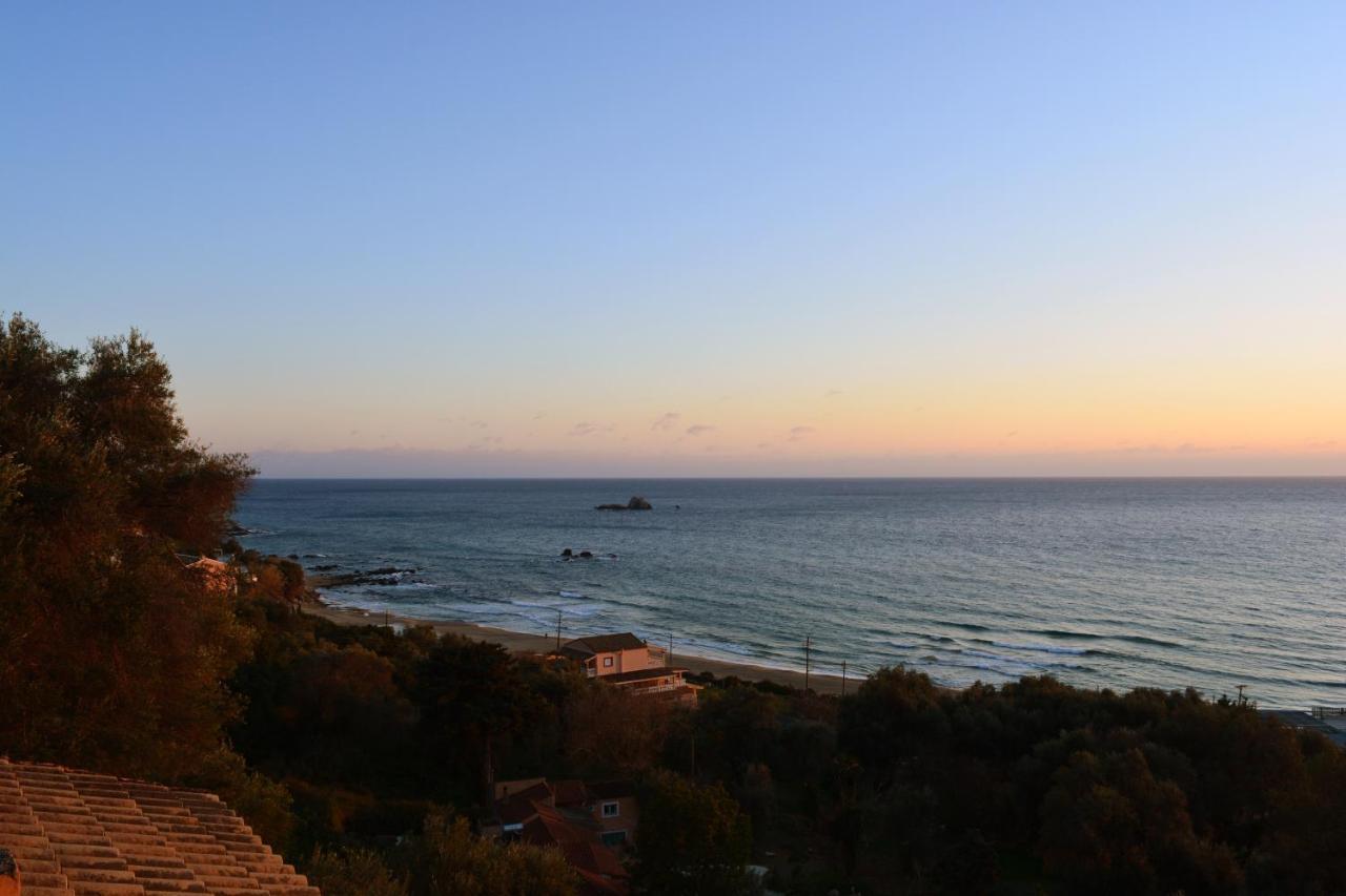 Papadatos Apts With Amazing View - 5Mins From The Beach Kontogialos Buitenkant foto