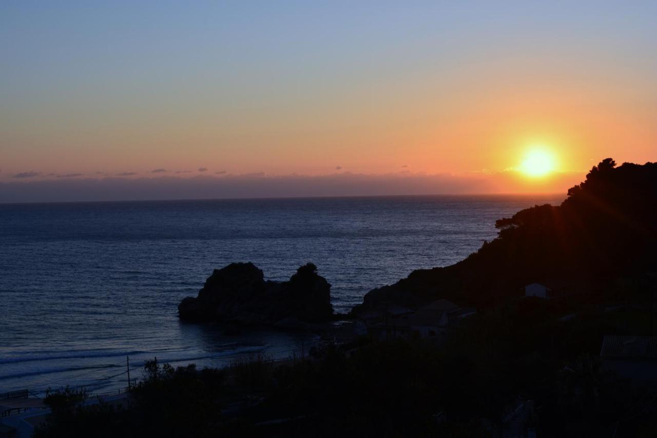 Papadatos Apts With Amazing View - 5Mins From The Beach Kontogialos Buitenkant foto