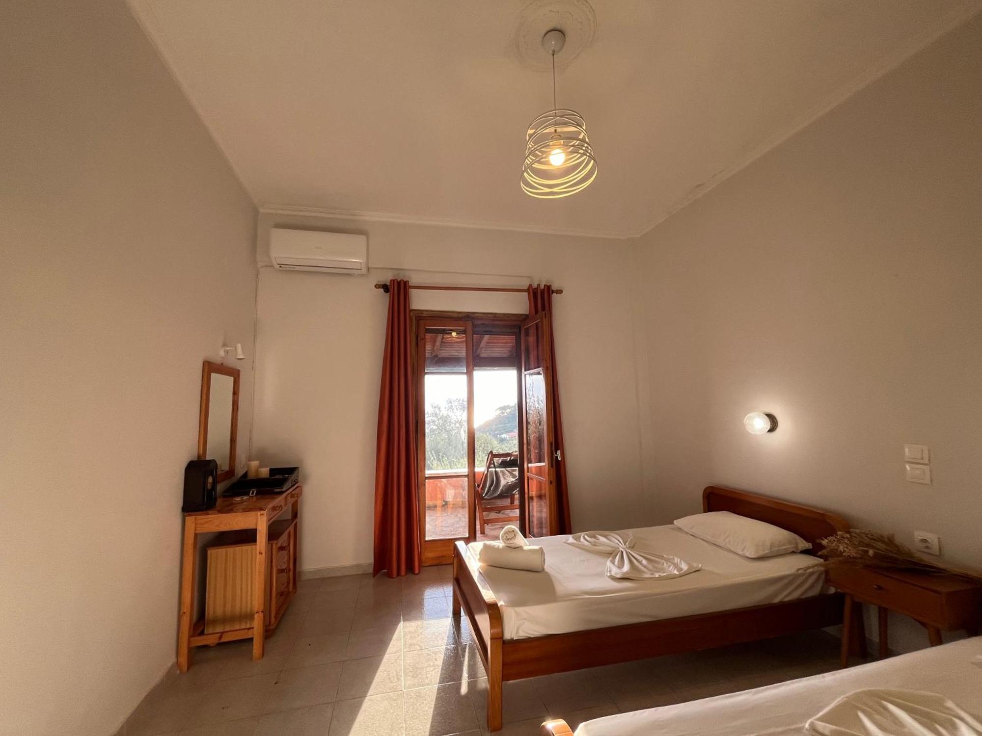 Papadatos Apts With Amazing View - 5Mins From The Beach Kontogialos Buitenkant foto