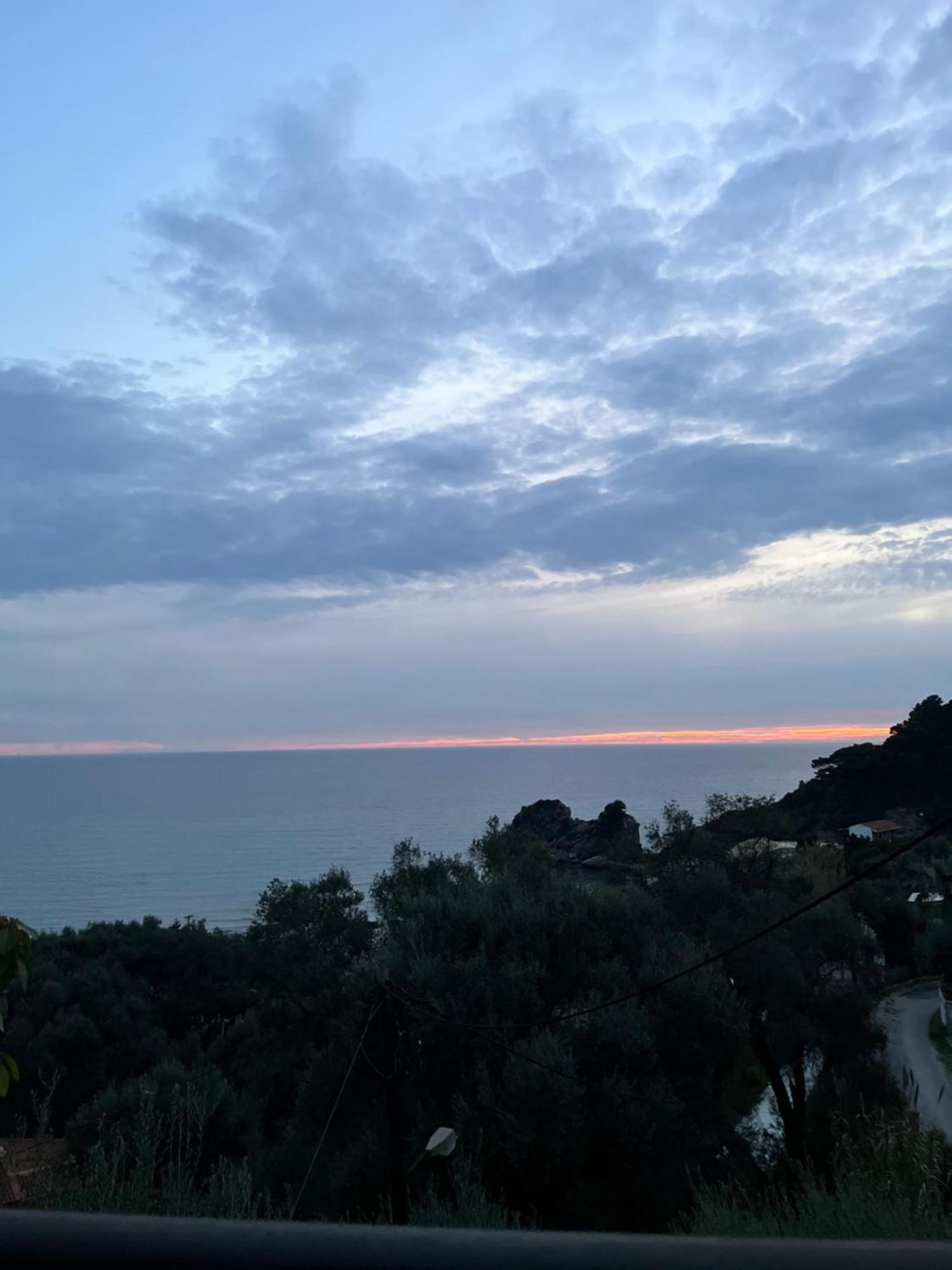 Papadatos Apts With Amazing View - 5Mins From The Beach Kontogialos Buitenkant foto