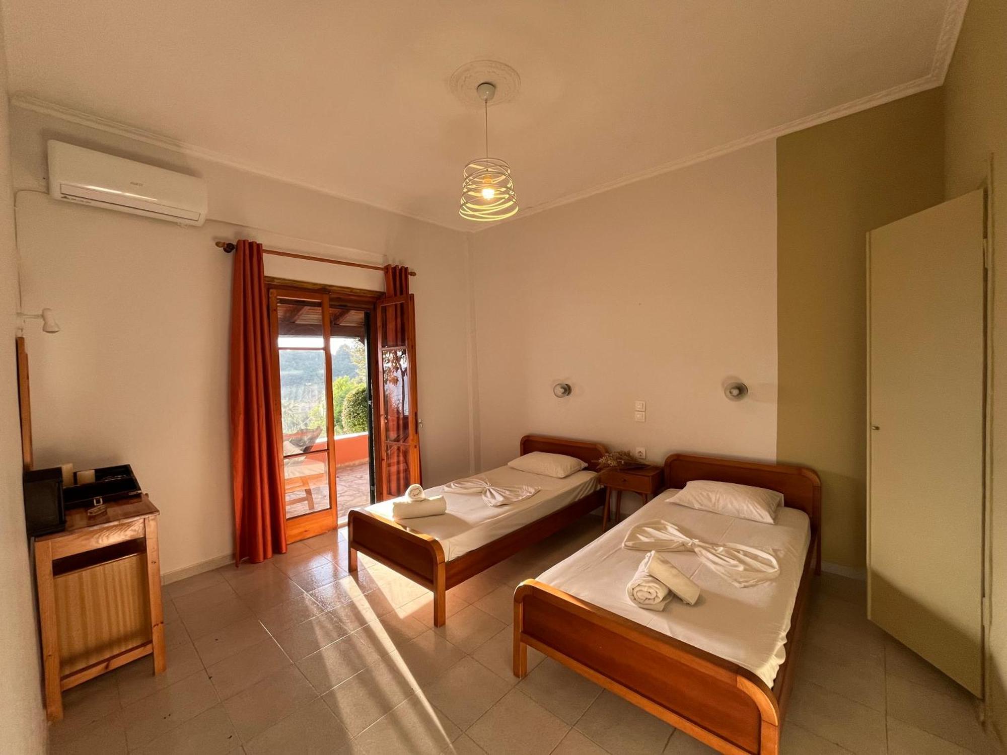Papadatos Apts With Amazing View - 5Mins From The Beach Kontogialos Buitenkant foto